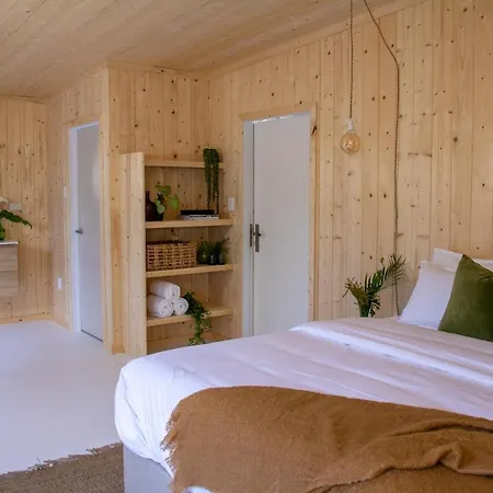 Hotel Parohe Island Retreat